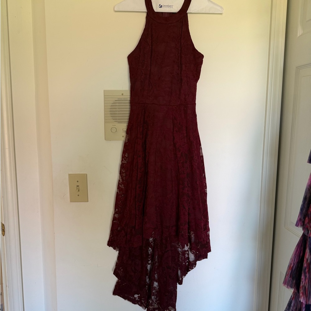 Sleeveless Lace High-Low Dress in Burgundy - Picture 2 of 5